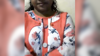 Being so sexy Indian gets naked and performs XXX masturbation show