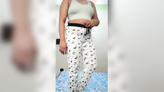 Wondrous Desi chick knows what turns XXX viewers on so she strips down | XXX Video on AllSex.XXX