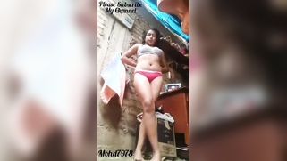 Amateur Indian girl with hot body undresses to boost men's moods | XXX Video on AllSex.XXX