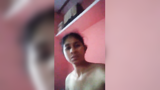 Naked Indian films the video for her self-isolated boyfriend | XXX Video on AllSex.XXX