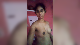 Naked Indian films the video for her self-isolated boyfriend | XXX Video on AllSex.XXX