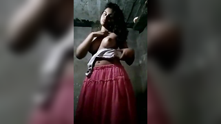 Splendid Desi decides to film the solo porn video in the shower room