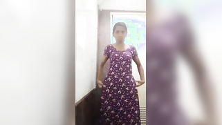 Mischievous Desi takes off clothes to show something interesting