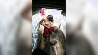 Hidden camera films the Desi changing clothes in the shower room | XXX Video on AllSex.XXX