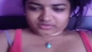 Amateur solo video of the Desi woman exposing wonderful big boobs