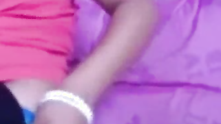 Amateur solo video of the Desi woman exposing wonderful big boobs | XXX Video on AllSex.XXX