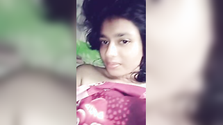 Boyfriend spreads pussy of the winsome Indian girl with fingers | XXX Video on AllSex.XXX