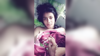 Boyfriend spreads pussy of the winsome Indian girl with fingers