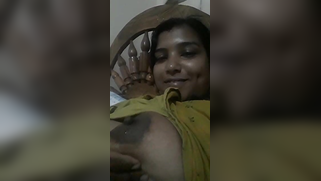 Mischievous Indian squeezes juicy boobies during the video call