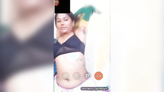 Indian woman's tits and pussy are supposed to impress spectators | XXX Video on AllSex.XXX