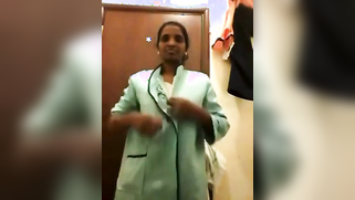 Cheerful Desi thinks men will like the video where she takes a shower | XXX Video on AllSex.XXX