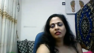 Spectators want to see Indian MILF's pussy and she fulfills the request | XXX Video on AllSex.XXX