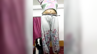 Possessor of big natural Indian boobs changes clothes in front of camera | XXX Video on AllSex.XXX