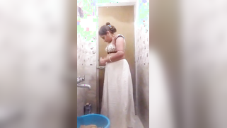 Shy Bhabhi goes in the bath with intention to rub own XXX snatch | XXX Video on AllSex.XXX