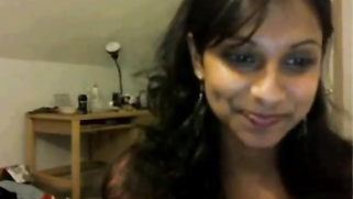 Desi XXX model teases spectators dancing without clothes on webcam | XXX Video on AllSex.XXX