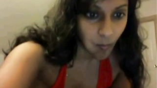 Desi XXX model teases spectators dancing without clothes on webcam | XXX Video on AllSex.XXX