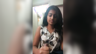 Indian girl has no time for sex but satisfies cock in another XXX way