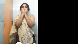 Quality of Indian Internet sucks still the wife shows XXX parts