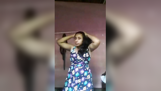 Delectable Desi girl with hot XXX parts performs a striptease