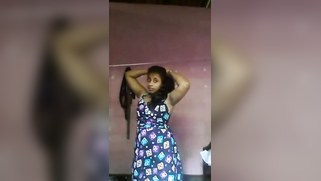 Delectable Desi girl with hot XXX parts performs a striptease | XXX Video on AllSex.XXX