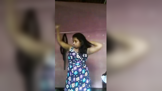 Delectable Desi girl with hot XXX parts performs a striptease | XXX Video on AllSex.XXX