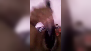 Inventive Pakistani lady shows how to cum when there are no XXX toys | XXX Video on AllSex.XXX