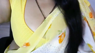 Awesome juicy XXX melons hide beneath Indian camgirl's cleavage | XXX Video on AllSex.XXX