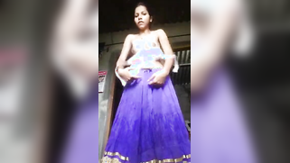 Minx of Bangla origin gives the possibility to see her naked XXX parts | XXX Video on AllSex.XXX