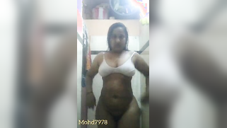 Shower XXX video of the aunty with beautiful natural boobies | XXX Video on AllSex.XXX