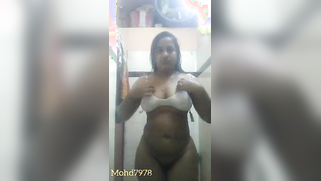 Shower XXX video of the aunty with beautiful natural boobies | XXX Video on AllSex.XXX