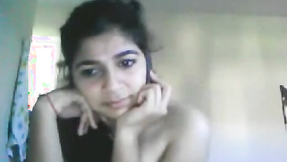 Indian performs amateur webcam show and strips down for her XXX client | XXX Video on AllSex.XXX