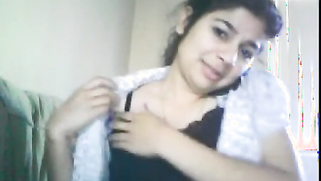Indian performs amateur webcam show and strips down for her XXX client | XXX Video on AllSex.XXX