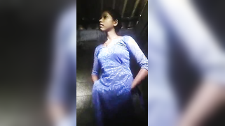 Young Bangla girl thinks XXX spectators deserve to see her naked body