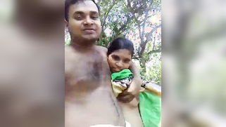 Boy makes Mallu whore lift sari up for amateur outdoor XXX striptease | XXX Video on AllSex.XXX