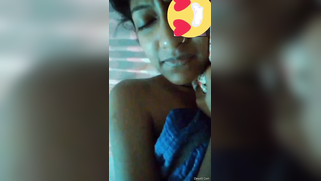 Bangla slut doesn't hide natural titties in amateur solo XXX video