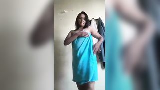 Desi woman changes clothes without forgetting about XXX striptease | XXX Video on AllSex.XXX