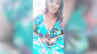 Desi in green sari performs XXX show of her natural boobs and snatch | XXX Video on AllSex.XXX