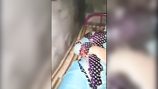 Amateur XXX video of Desi who receives guy's cock in her hairy snatch