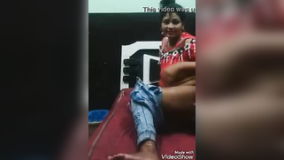 Desi in blue jeans gets on all fours to make XXX video with the guy