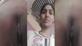 Naked video of vagina is XXX surprise aunty has for her loved nephew