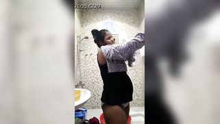 Indian woman changes clothes and flashes private parts in XXX porn | XXX Video on AllSex.XXX