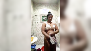 Indian woman changes clothes and flashes private parts in XXX porn | XXX Video on AllSex.XXX