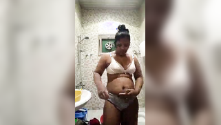 Indian woman changes clothes and flashes private parts in XXX porn | XXX Video on AllSex.XXX