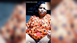 Mature chubby camgirl in orange sari dives finger in pussy in XXX show | XXX Video on AllSex.XXX