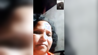 Mature chubby camgirl in orange sari dives finger in pussy in XXX show | XXX Video on AllSex.XXX