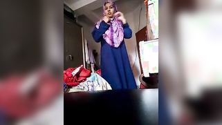 Hidden camera films XXX video of chubby slowly taking blue sari off | XXX Video on AllSex.XXX