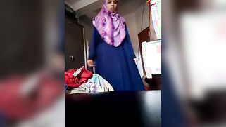 Hidden camera films XXX video of chubby slowly taking blue sari off | XXX Video on AllSex.XXX