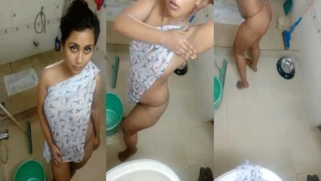 Mallu touches her own naked boobies in th bathroom for XXX viewers | XXX Video on AllSex.XXX