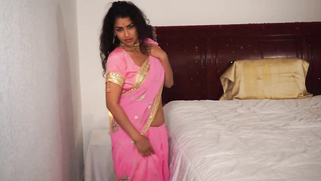 Stunning Indian diva provocatively takes off sari to show her XXX assets | XXX Video on AllSex.XXX