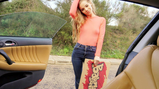 Italian gal wants to thank a stud and gives him outdoor XXX blowjob